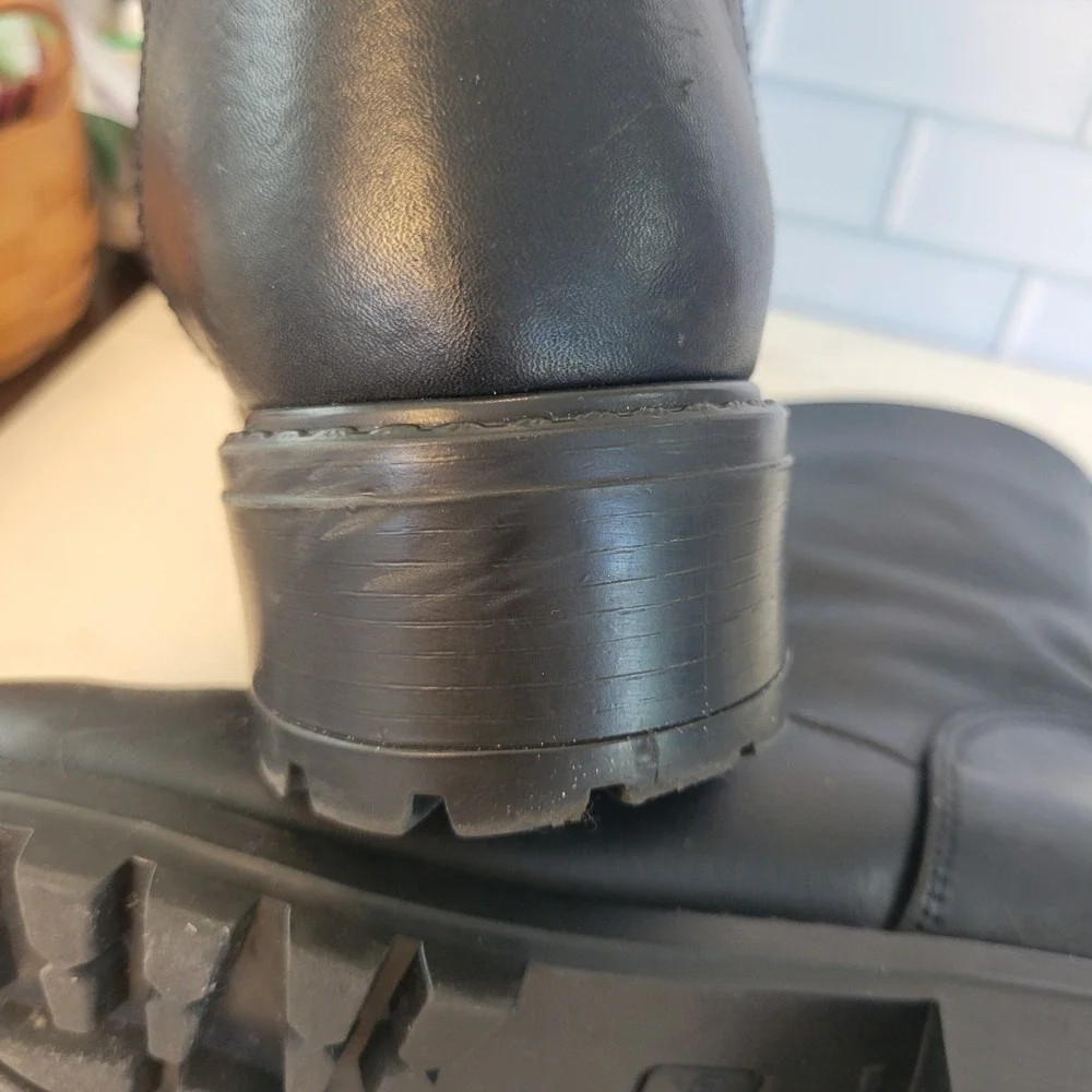 LL Bean Womens Black Leather Lug Sole Boots Size 9 Wide Rear Zip Canada Rugged